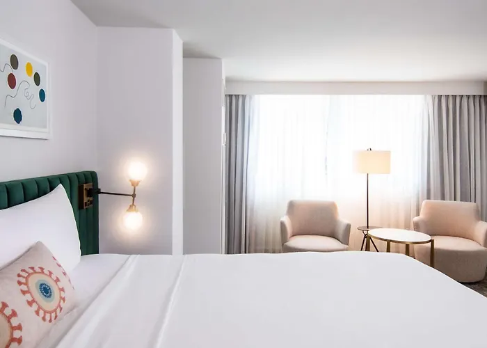 Отель The Royal Sonesta Downtown