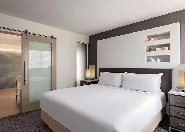 Отель The Royal Sonesta Downtown 4*