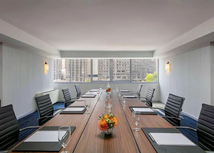 Отель The Royal Sonesta Downtown