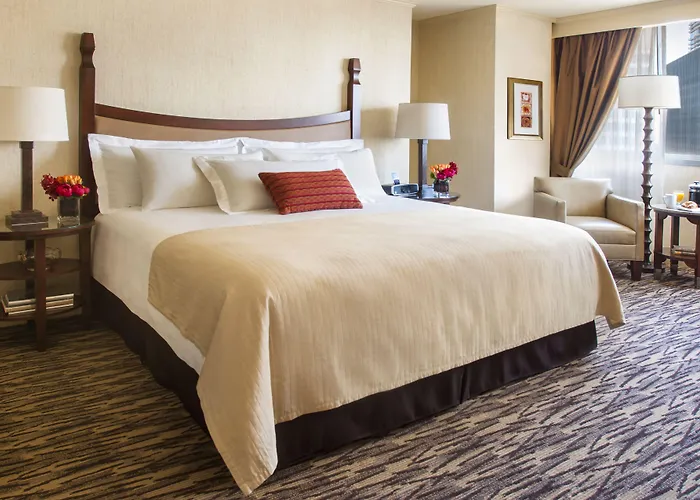 Отель The Royal Sonesta Downtown