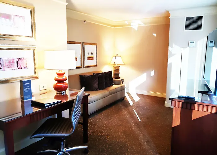 Отель The Royal Sonesta Downtown